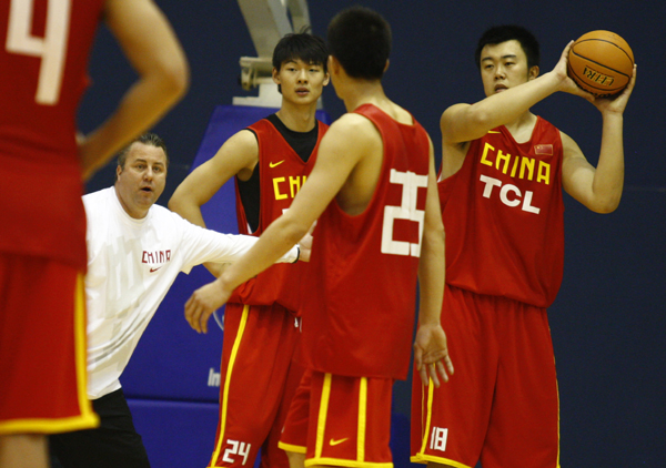 Basketball team trains while Yao Ming watches