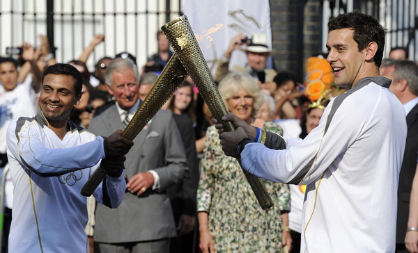 Olympic torch relay continues in London