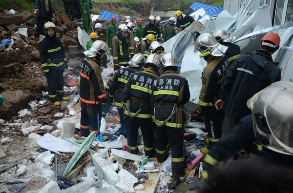 Wall collapse in E China kills 18