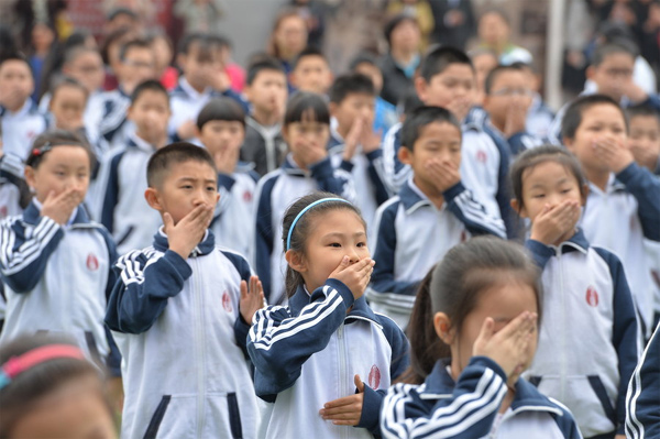 Beijing smoking ban begins to bite