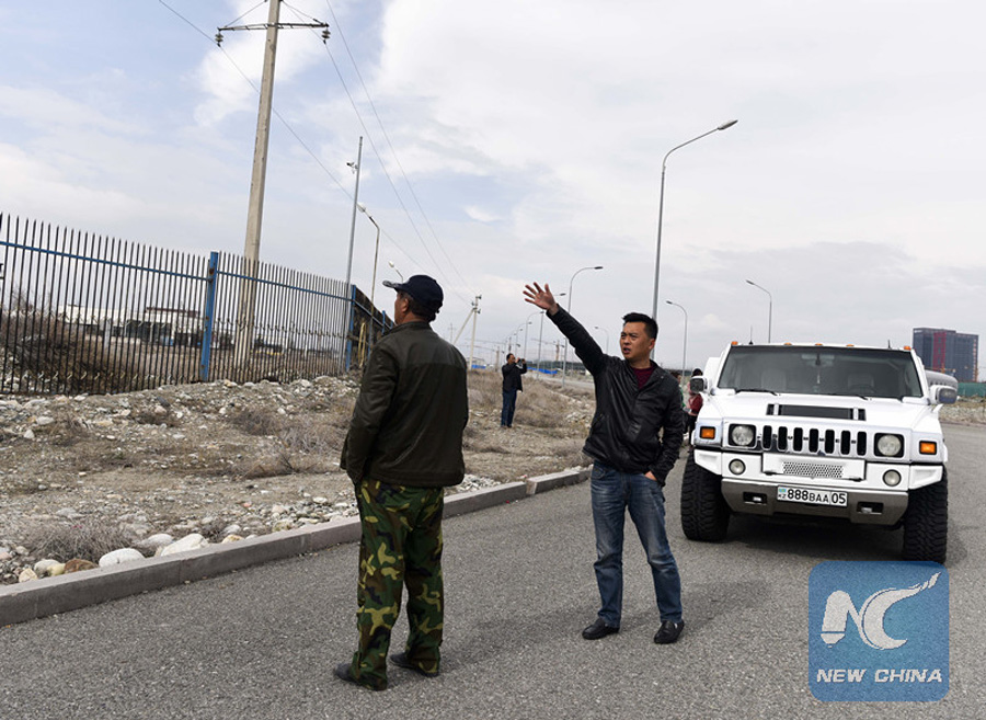 China-Kazakhstan border trade drives Hummer driver's dream for fortune