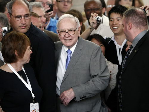 Buffett to testify before financial crisis panel