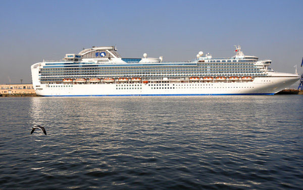 Diamond Princess arrives at Dalian port