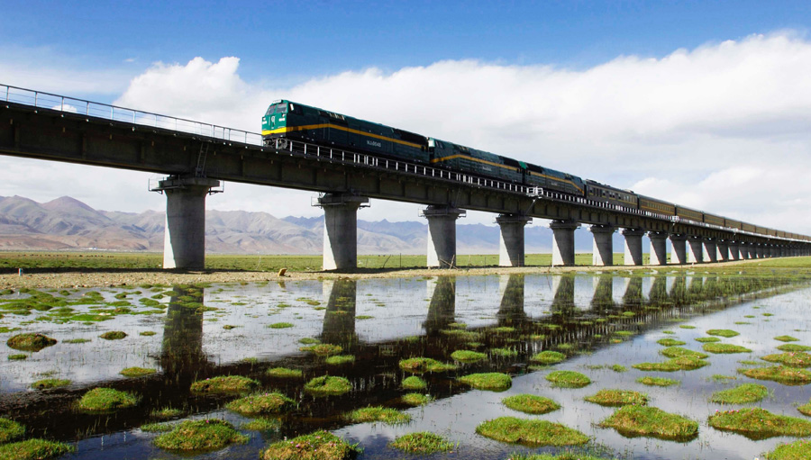 Travelling on the Qinghai-Tibet railway