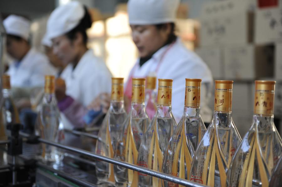 Liquor enterprises enter busy season in N China