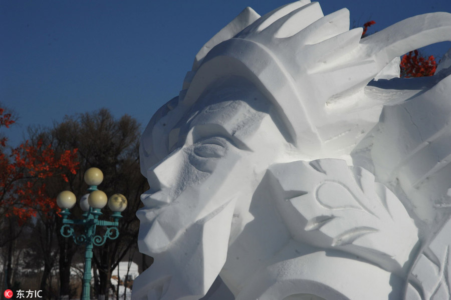 Snow sculptures and ice lanterns heat up Harbin