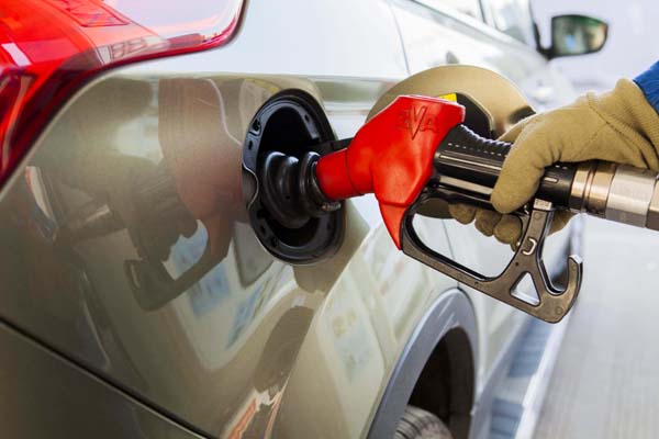 China cuts retail fuel prices