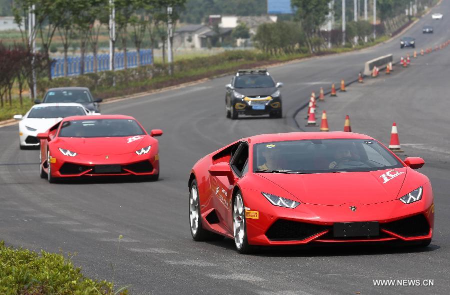 Lamborghini supercars during cruise in Huangshan