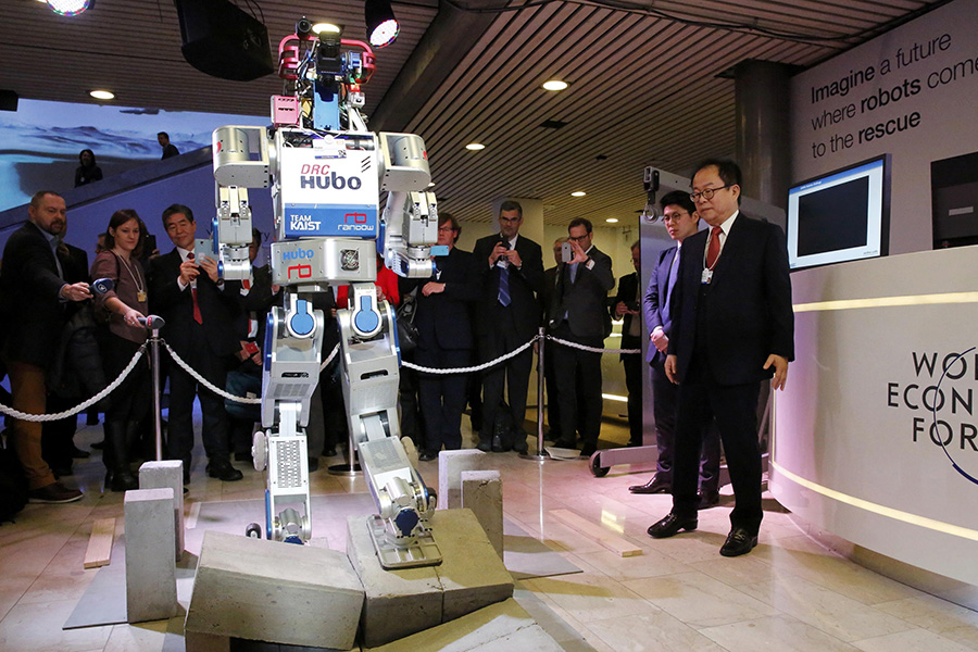 Robots reads China Daily to stay up to date with news in Davos