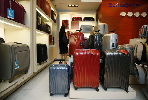 Samsonite cuts size of Hong Kong IPO