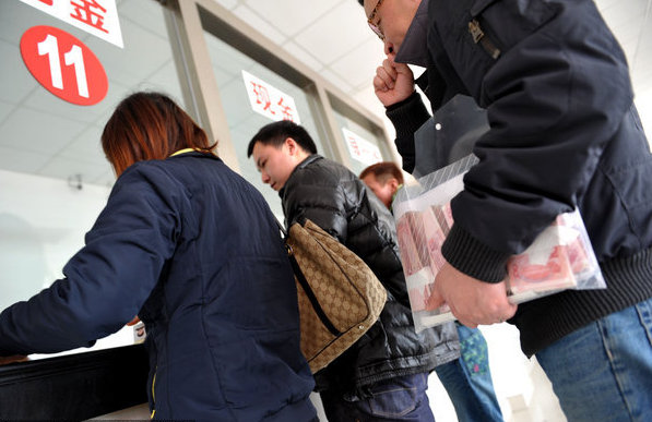 Shanghai drivers pay 60,000 yuan for plate