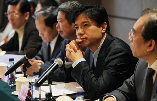 Web bosses Robin Li go into politics