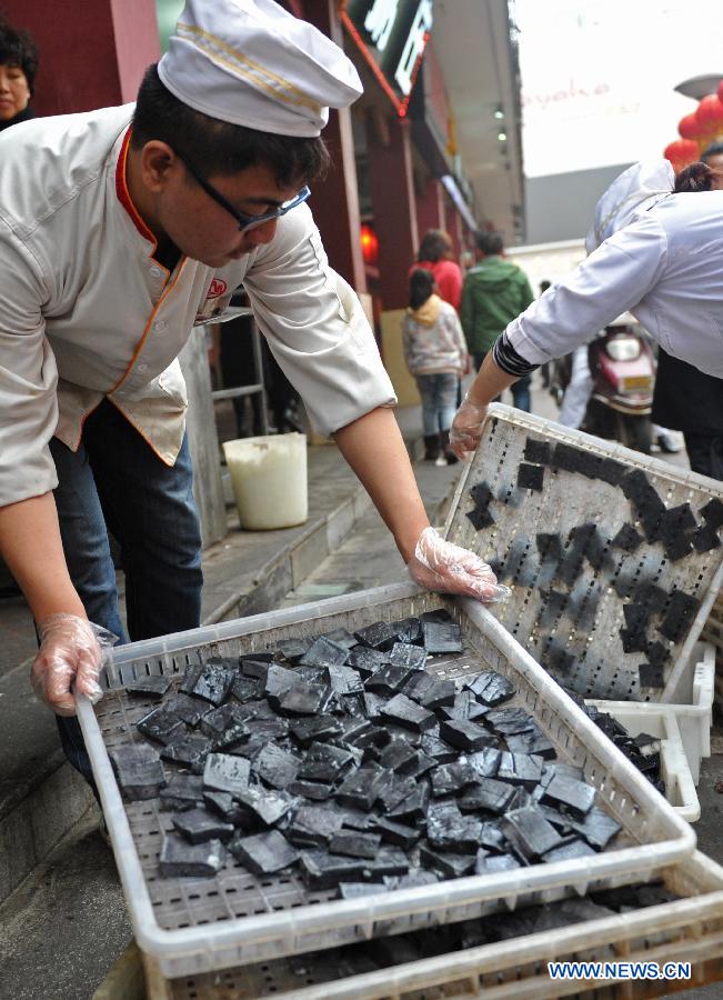 Spring Festival's traditional snacks