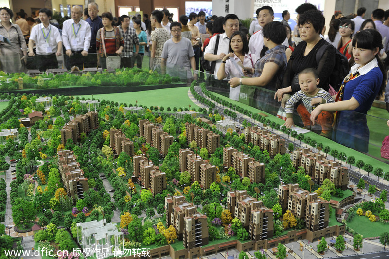 Cartoons and costumes at Chongqing home fair