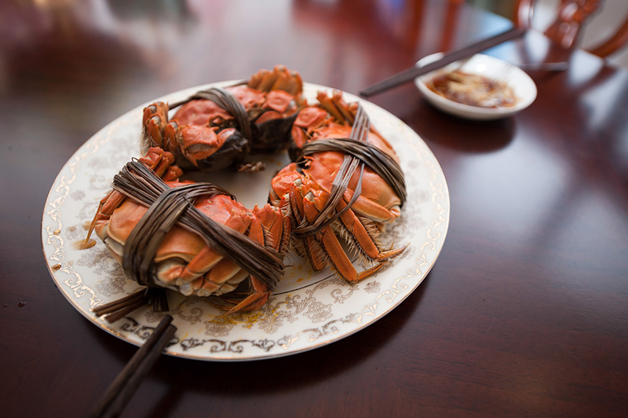 Yangcheng Lake crabs make their way to Beijing