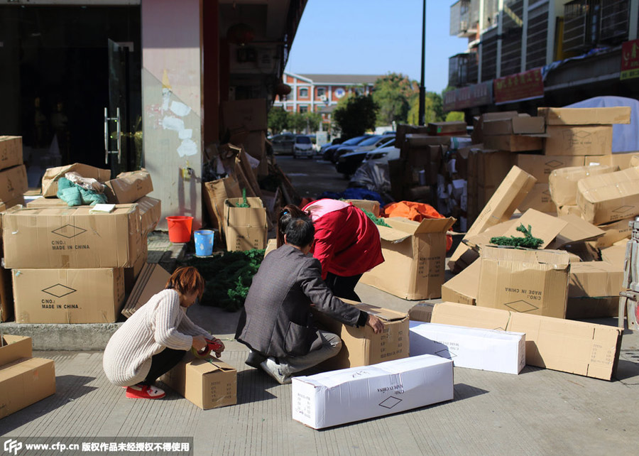 Peek inside China's 'X'mas village' in Yiwu