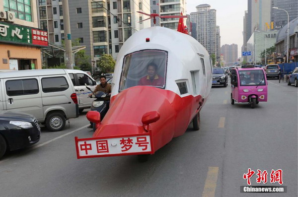 A man's dream: Taking mom to travel in hand-made 'copter'