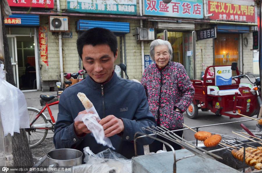 The dual life of a coke oven cleaner in Henan