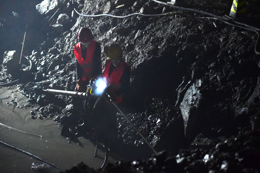 China's first undersea subway tunnel taking shape