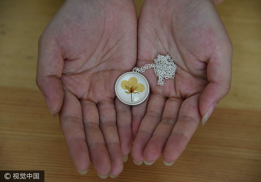 Jewelry maker brings nature closer to customers