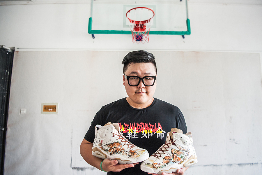 Renowned sneaker designer has 'million-yuan' hands