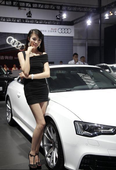 Models at Qingdao auto show 2013