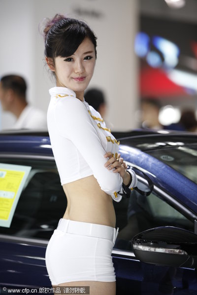 Models strut their stuff at Qingdao auto show