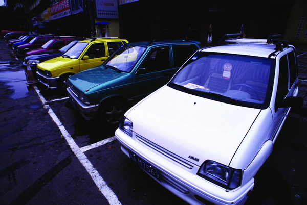 From Altos to Benzes: Chengdu locals trade up