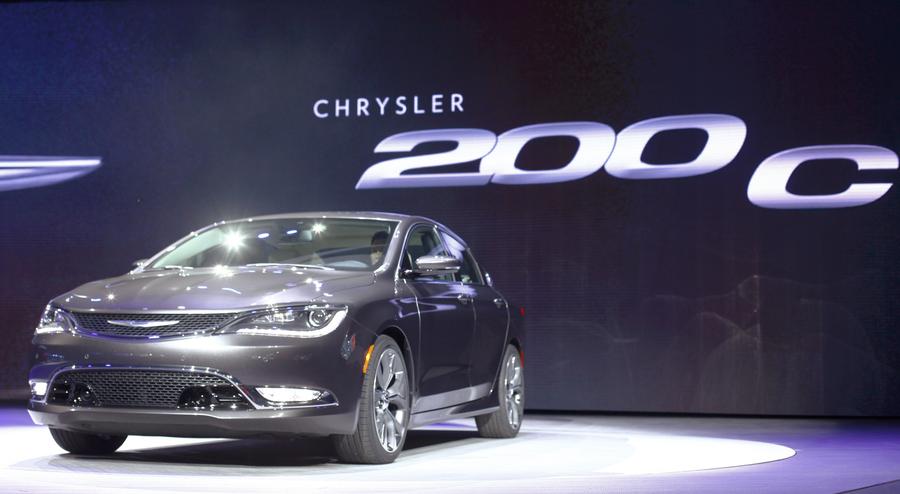 Chrysler 200c unveiled aut Detroit auto show