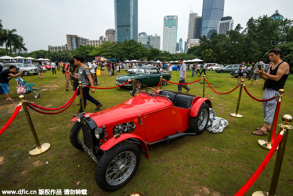 Vintage cars dazzle in Shenzhen