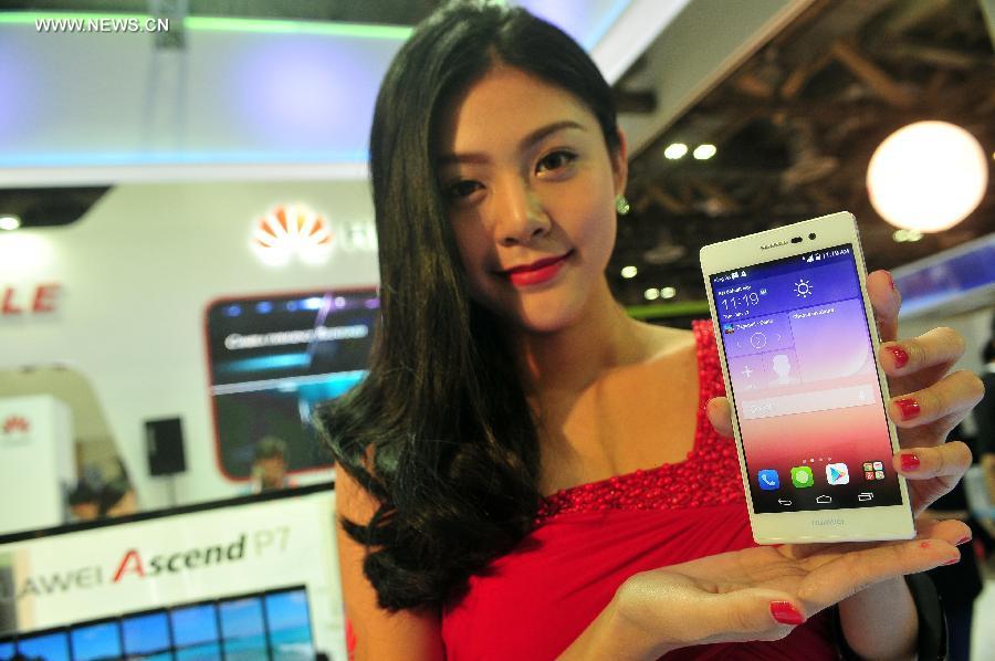 Huawei's Ascend P7 presented at CommunicAsia