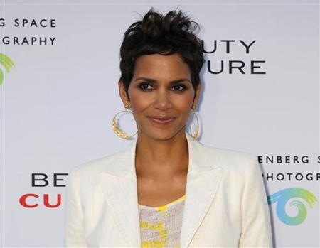 Halle Berry suffers minor head injury on Los Angeles set