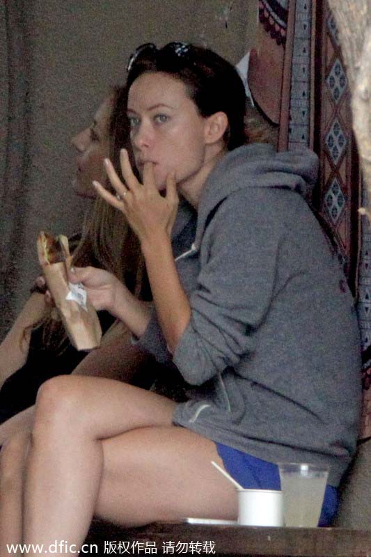 Celebrity photos reveal food enjoyment