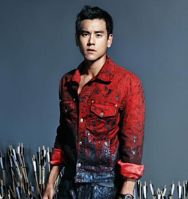 Eddie Peng shoots new fashion photos