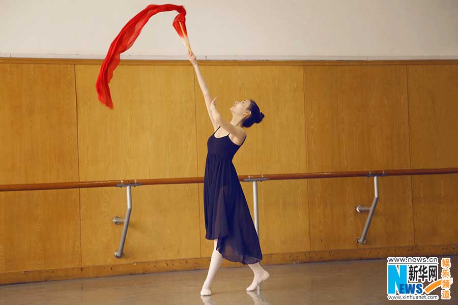 Actress Xu Lu practices ballet