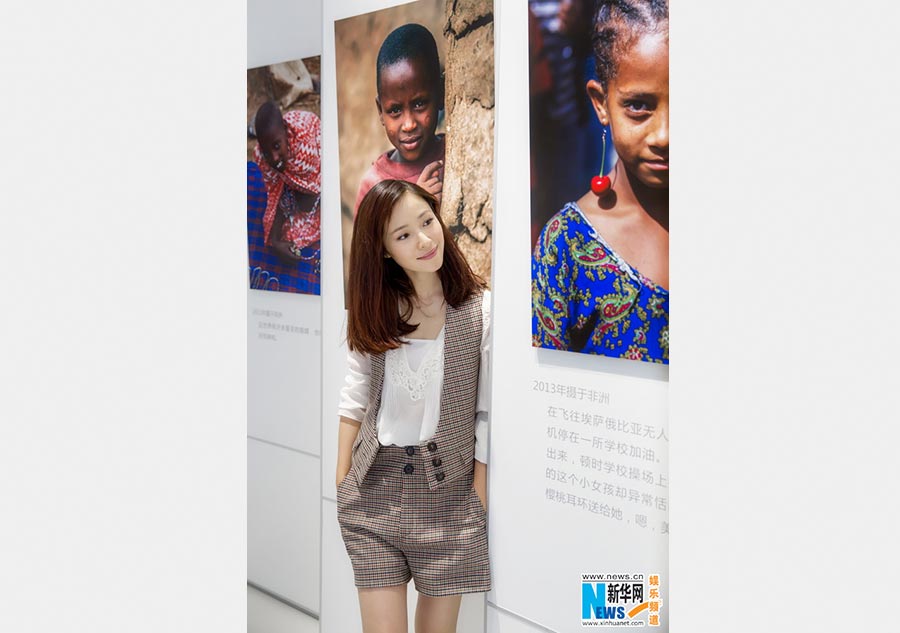 Jiang Yiyan holds photo show in Beijing