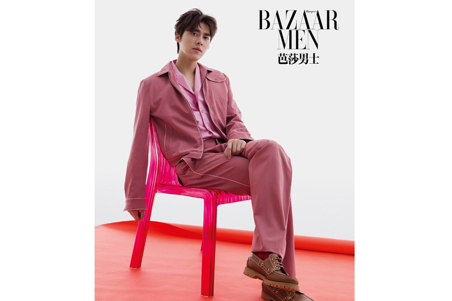 Actor Li Yifeng releases fashion photos for fashion magazine