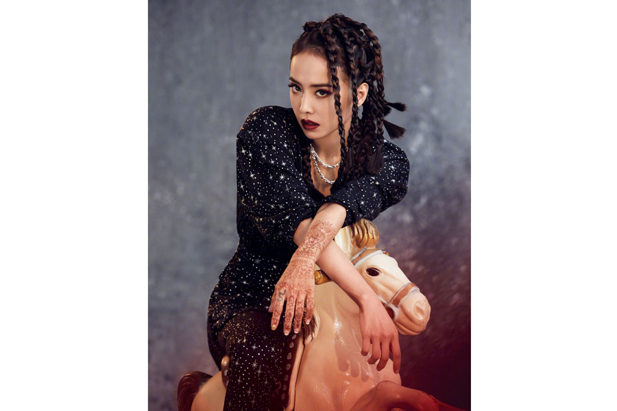 Singer Jolin Tsai covers fashion magazine