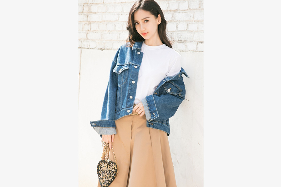 Fashion queen Angelababy releases fashion photos