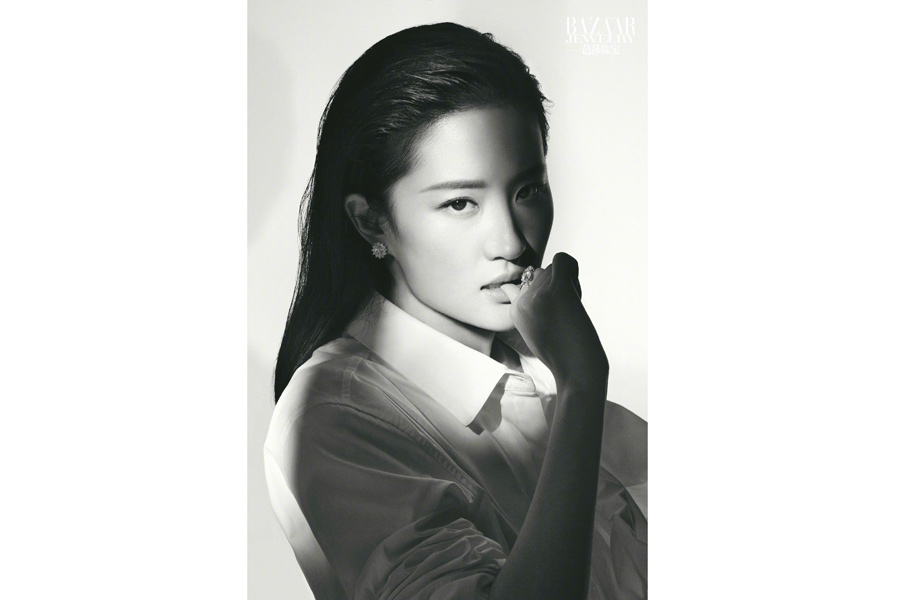 Fashion icon Liu Yifei poses for fashion magazine