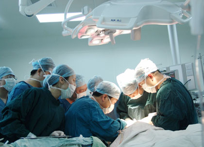 A man receives a face transplant operation in Xi'an, the capital of northwest China's Shaanxi province, April 14, 2006. The man, surnamed Li, suffered severe injuries from a bear attack in 2004. He underwent a face transplant operation at a Xi'an hospital with the help of a voluntary organization. The operation started on Thursday and lasted 13 hours. According to the hospital, the operation was successful. It is the first successful face transplant operation in China. 