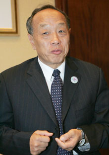 Chinese Foreign Minister Li Zhaoxing attends a meeting with Qatar's First Deputy Minister of Foreign Affairs Sheikh Hamad Bin Jassim Al-Thani during the 5th Asia Cooperation Dialogue Ministerial Meeting in Doha, Qatar May 23, 2006.