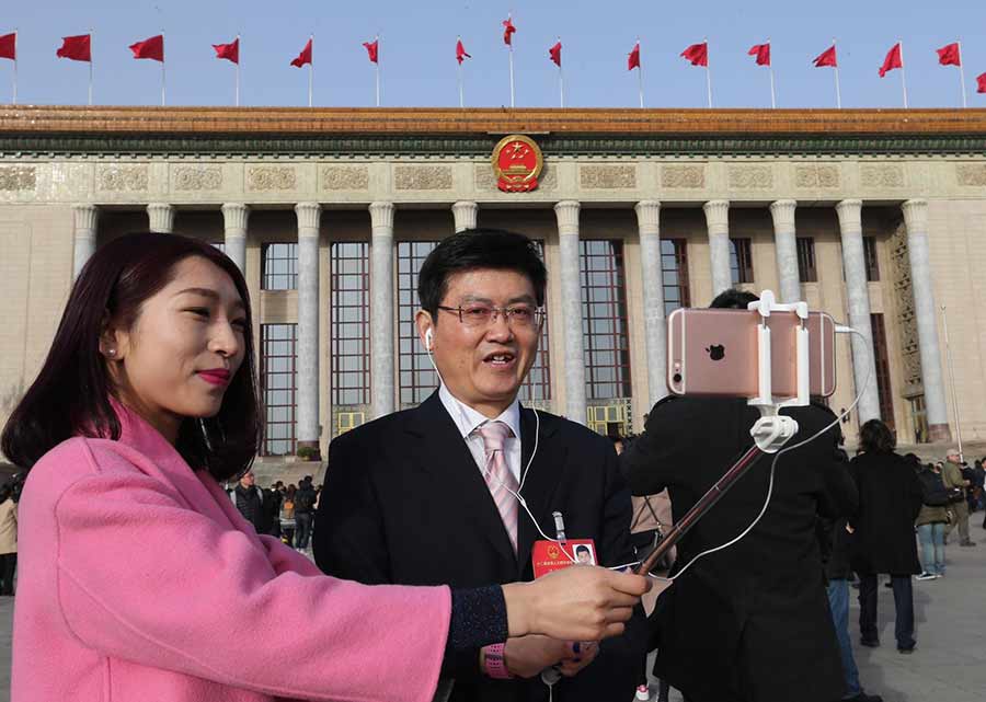 Delegates arrive for the opening of NPC session