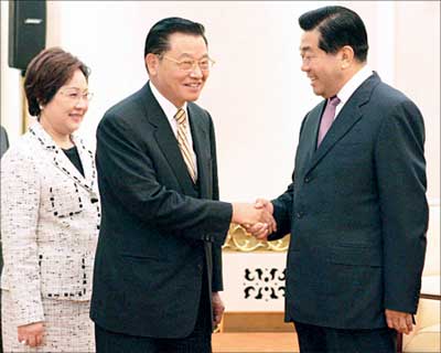 Jia Qinglin meets with Chiang Pin-kun