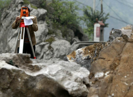 Landslide destroys highway in S.W. China