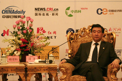 Wang Yang meets web journalists