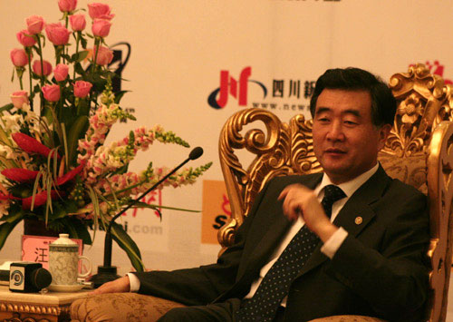 Wang Yang meets web journalists