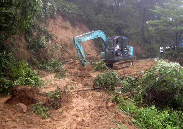 Rain, floods take their toll in C China