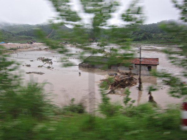 Rain, floods take their toll in C China