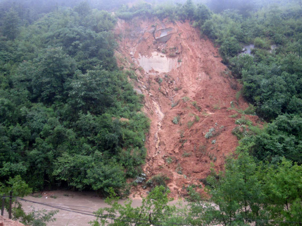 Rain, floods take their toll in C China